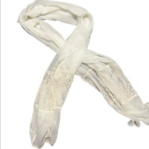 CUTE CREAM SCARF WITH LACE DETAIL